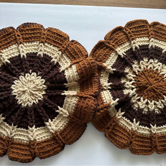 Sold Set of 2 Vintage knit decorative pillow cases - Picture 8 of 9